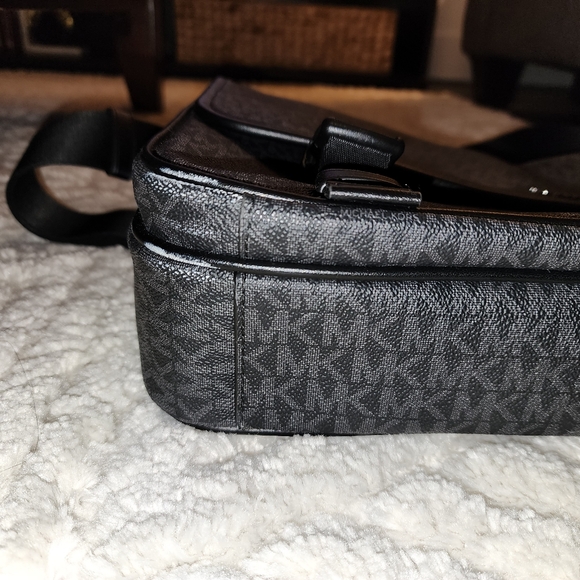 Michael Kors Men's Messenger Bag - Picture 2 of 4